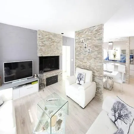 Holiday Lucic Apartamento *